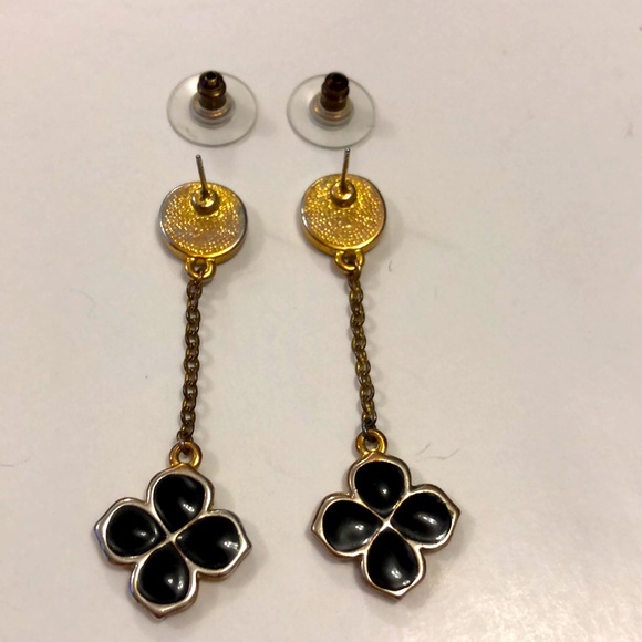 Earrings (2) Black Clover hanging studs with plastic & Metal backings Very good - Picture 4 of 7